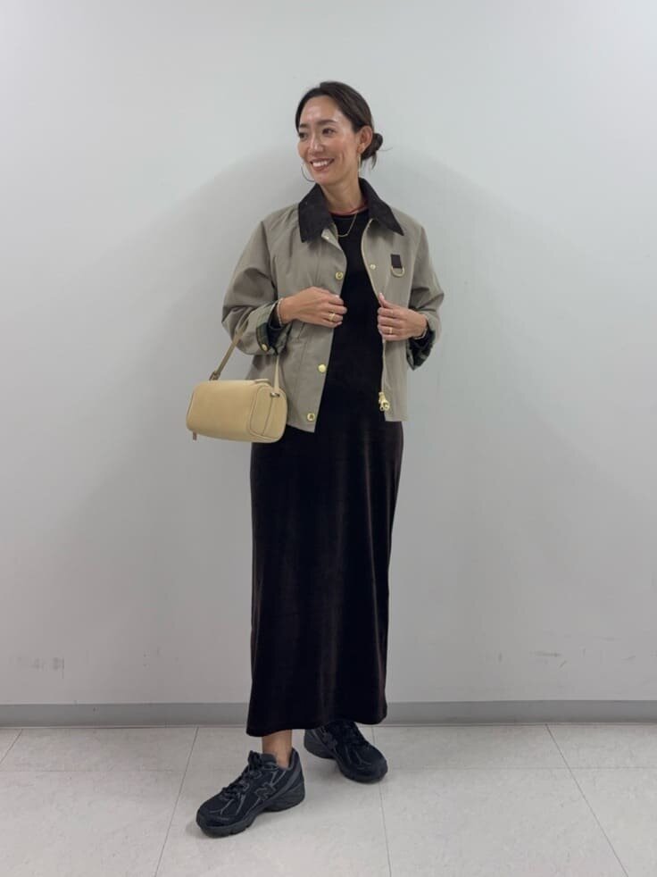 ワンピースを着た女性