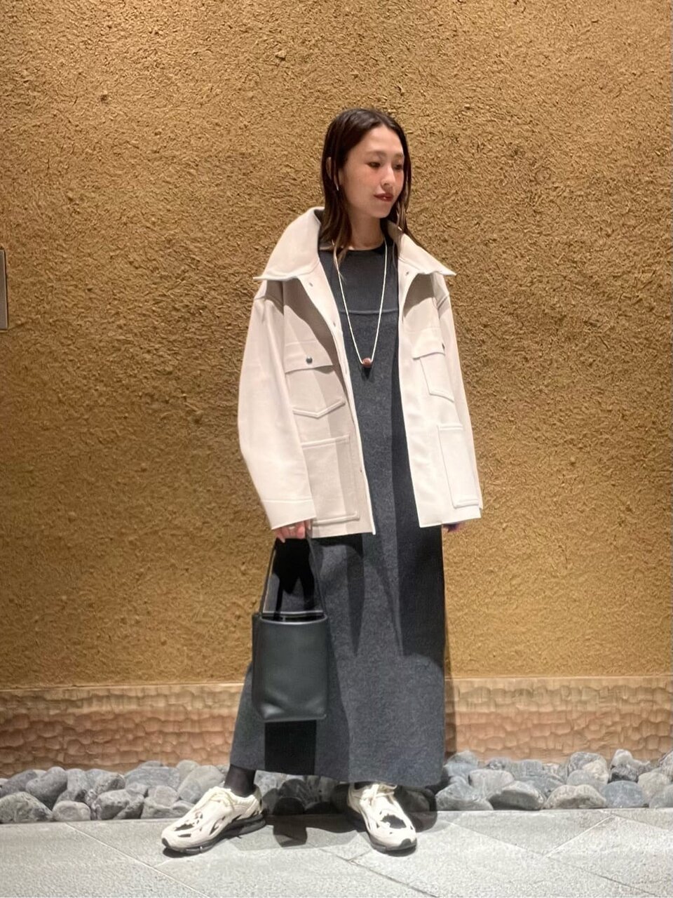 ワンピースを着た女性