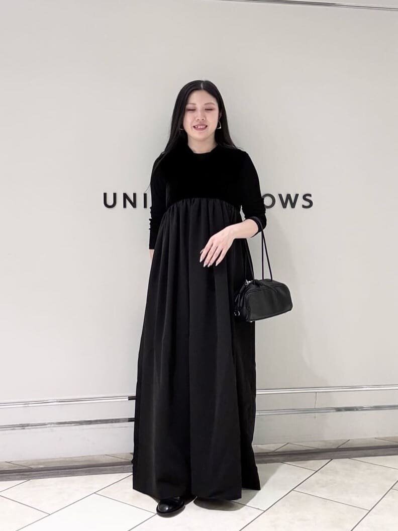 ワンピースを着た女性
