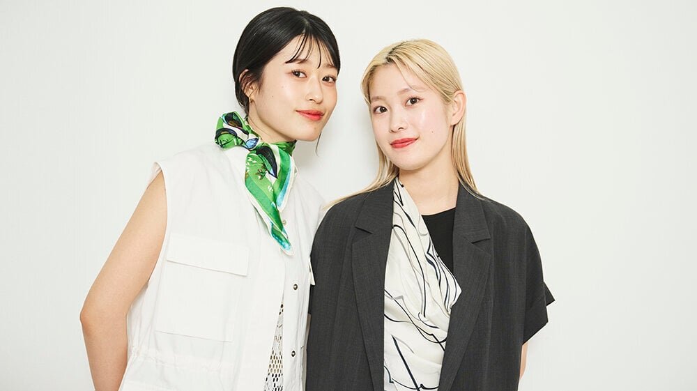 コーデを華やかに彩るスカーフの巻き方6選を人気PRが実践！定番アイテムがこなれる着こなし術 Vol.4