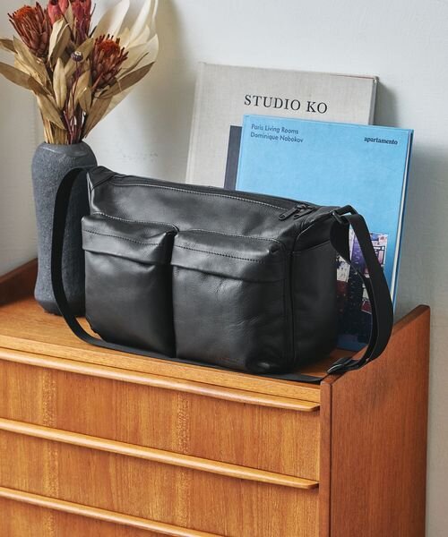 GLR レザー ファンクショナル マルチポケット ショルダー バッグ