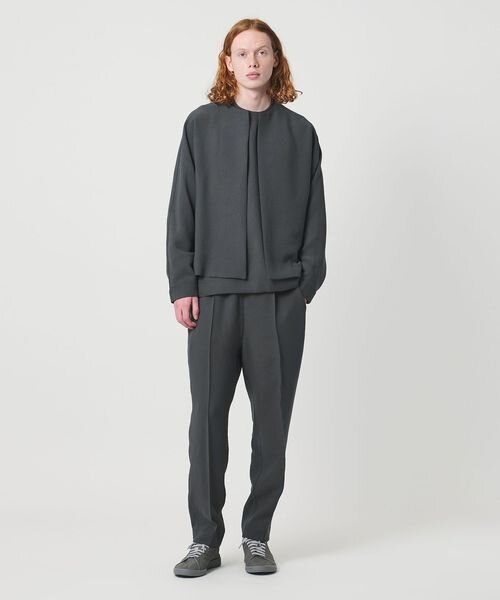 テーパードパンツ