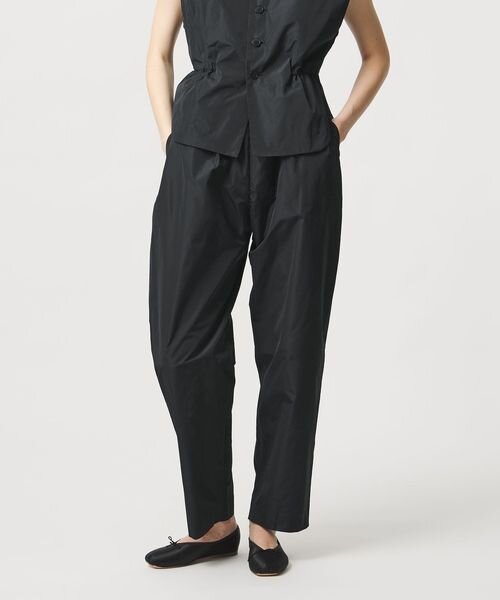 グロッシー タフタ クロップド パンツ