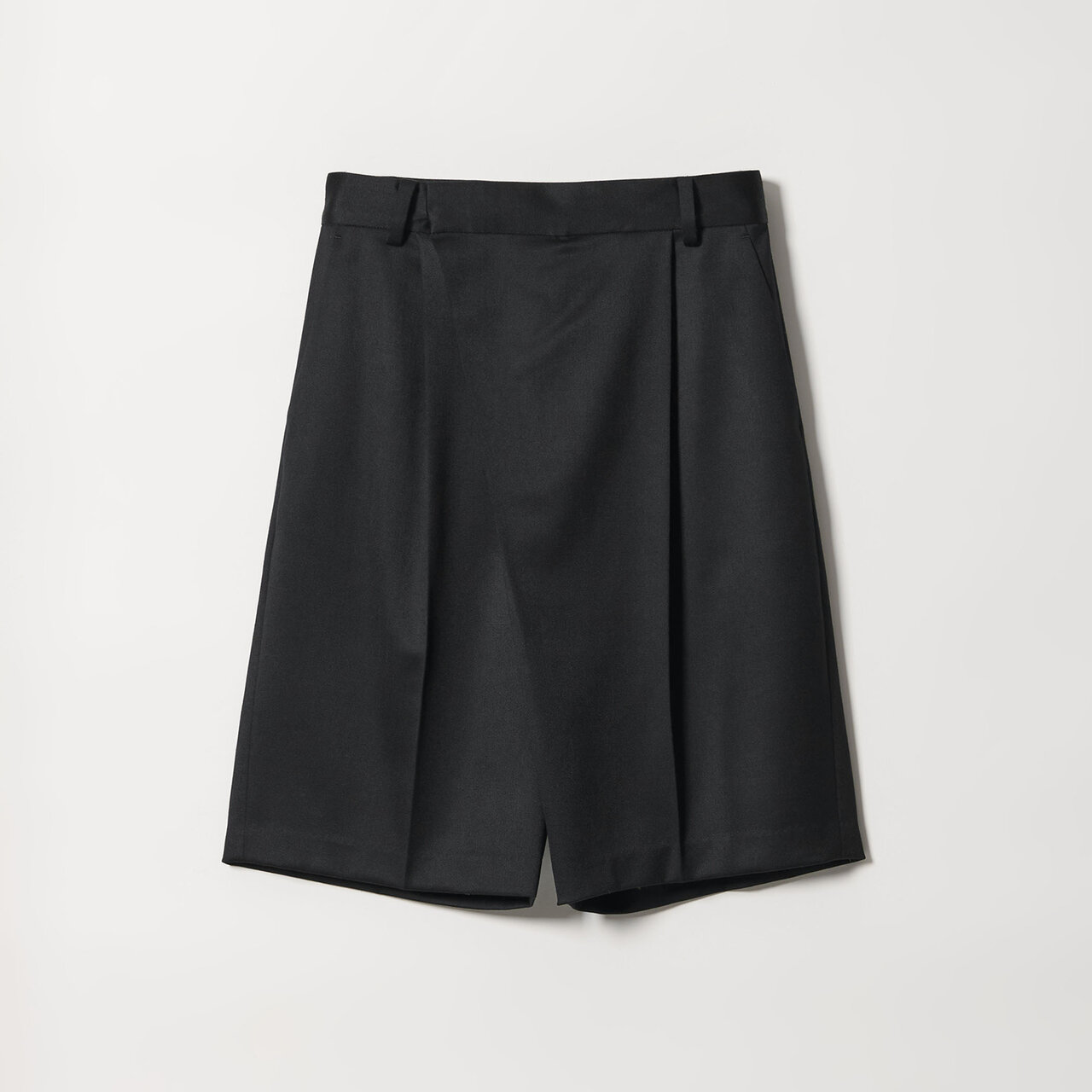 ＜conte＞アシンメトリー タック ハーフパンツ