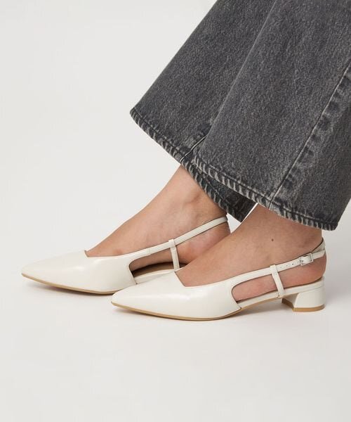 ポインテッド バックストラップ パンプス（3cmヒール)